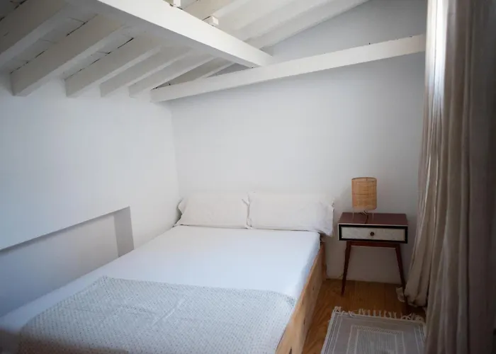Cozy & Quiet Apartment In The Center