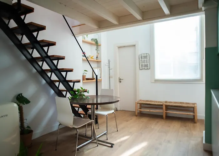 Cozy & Quiet Apartment In The Center