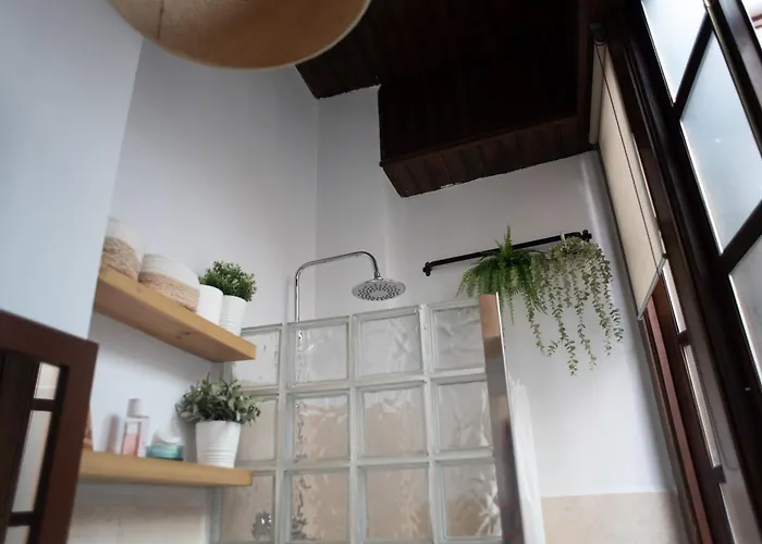 Cozy & Quiet Apartment In The Center